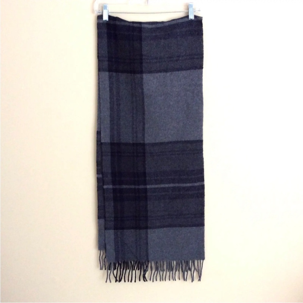 Italian Woollen Treasures 100% Lambs Wool Plaid Scarf Gray Black 14"x 66" Italy